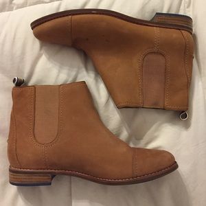 • Tan Sperry Top-Sider "Ainslie" Booties •