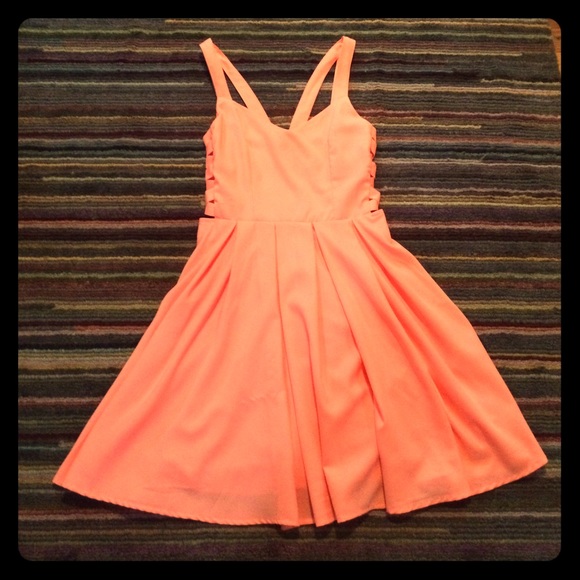 Cute dress!