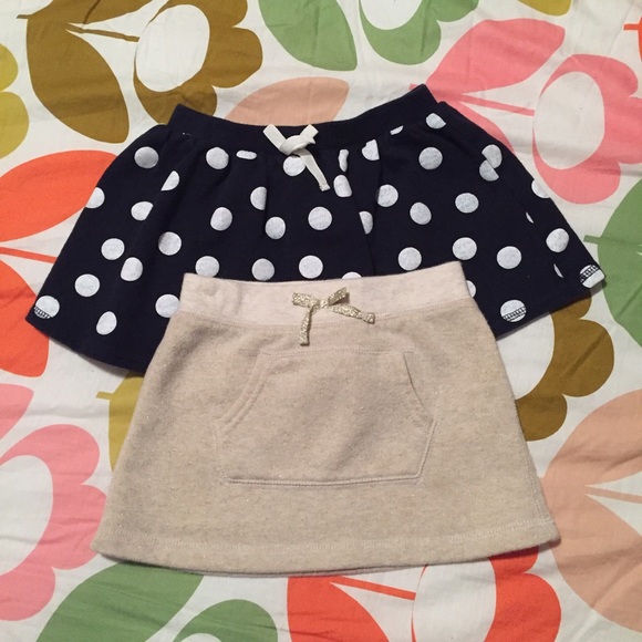 Set of 2 Girls 4T Oshkosh Skirts - Picture 1 of 3