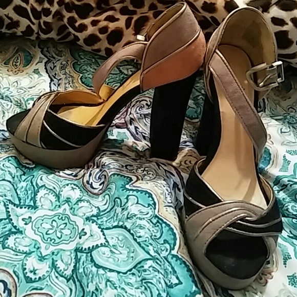 Heels - Picture 3 of 4