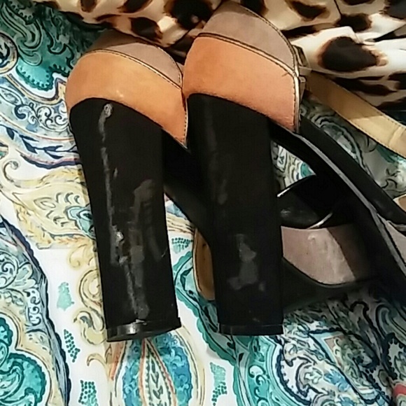 Heels - Picture 4 of 4
