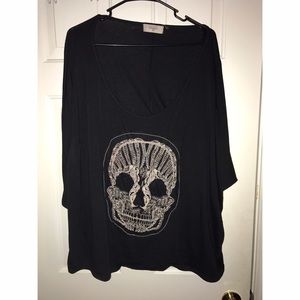 Black skull shirt