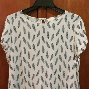 White shirt sleeve blouse with blue feathers