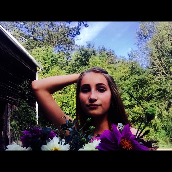 Meet your Posher, Ada - Picture 1 of 1