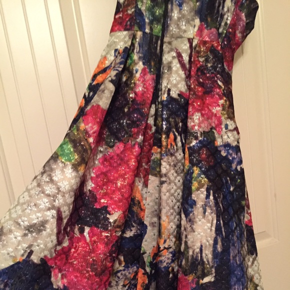 Dress - Picture 3 of 4