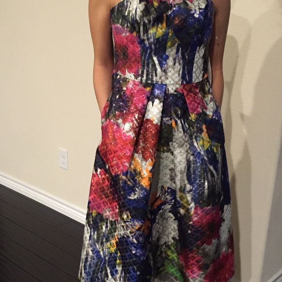 Dress - Picture 4 of 4