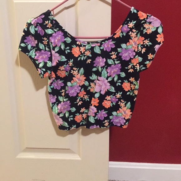 Crop top - Picture 2 of 2