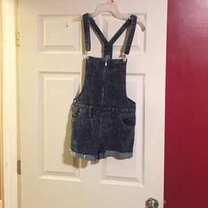 Overall shorts