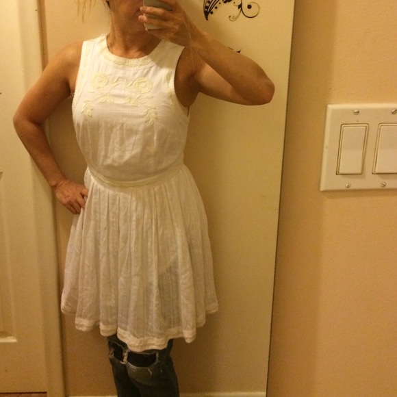 Free People Dresses & Skirts - Free people white & yellow pleated dress BNWT