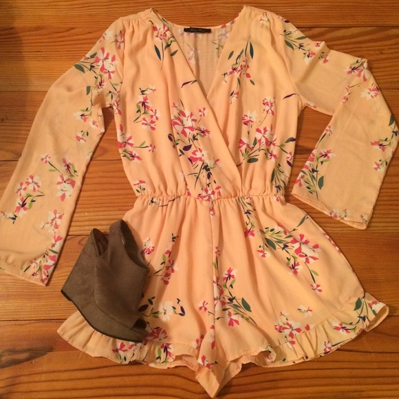 Other - 💛OMG💛 Super Cute Romper