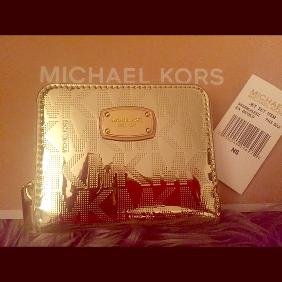 Authentic new MICHAEL KORS WALLET