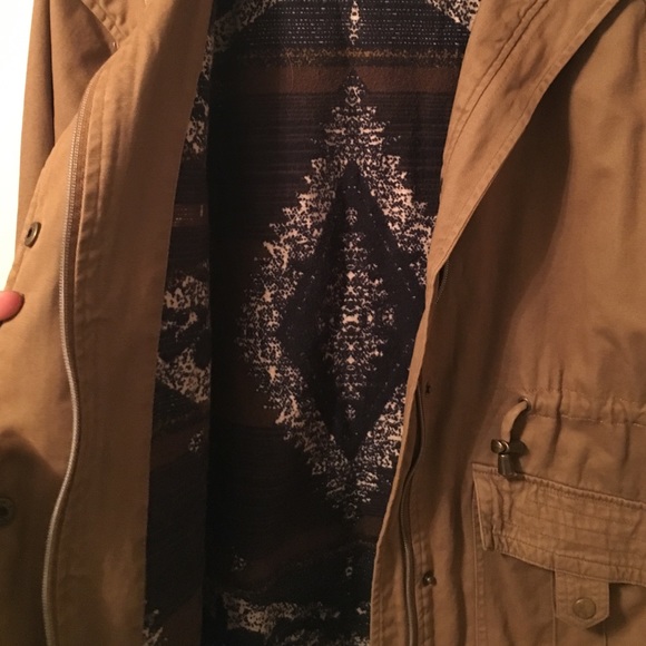 🚨LAST CHANCE🚨Military tan parka - Picture 2 of 3