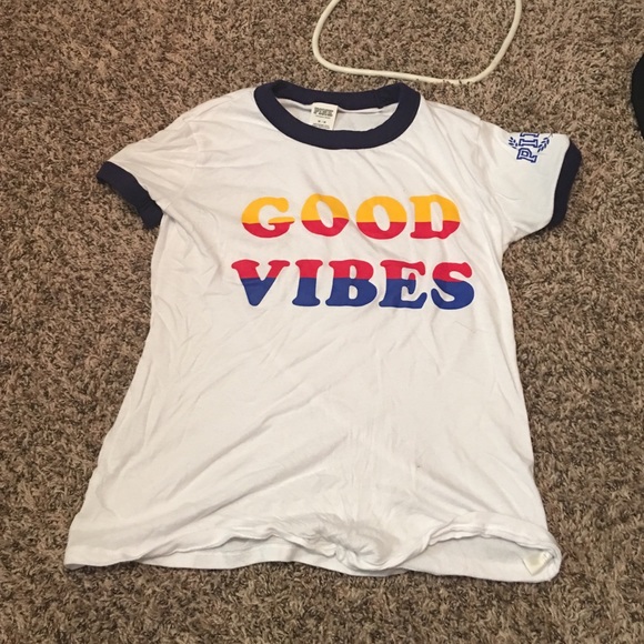 VS PINK GOOD VIBES TEE