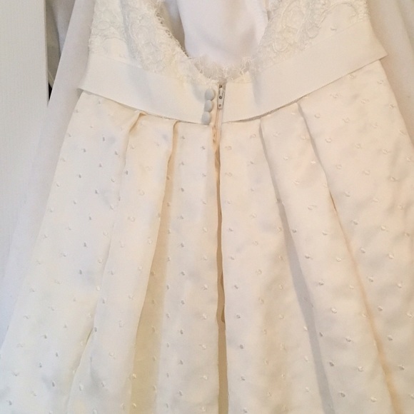 Designer wedding gown - Picture 3 of 4