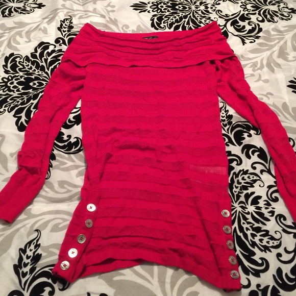 Guess sweater. - Picture 1 of 3
