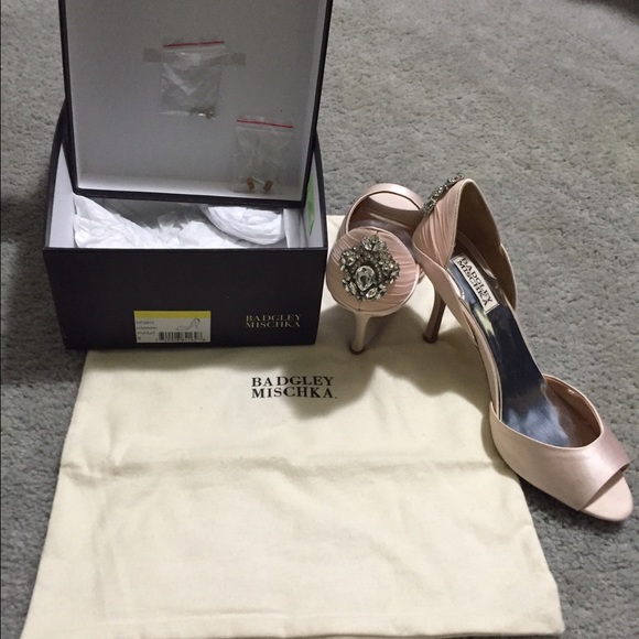 Badgley Mischka light pink shoes