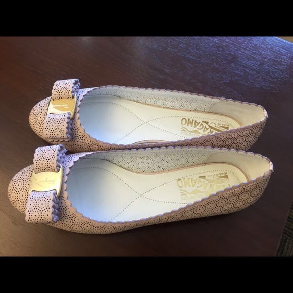 Salvatore Ferragamo Lace Varina 5.5b new