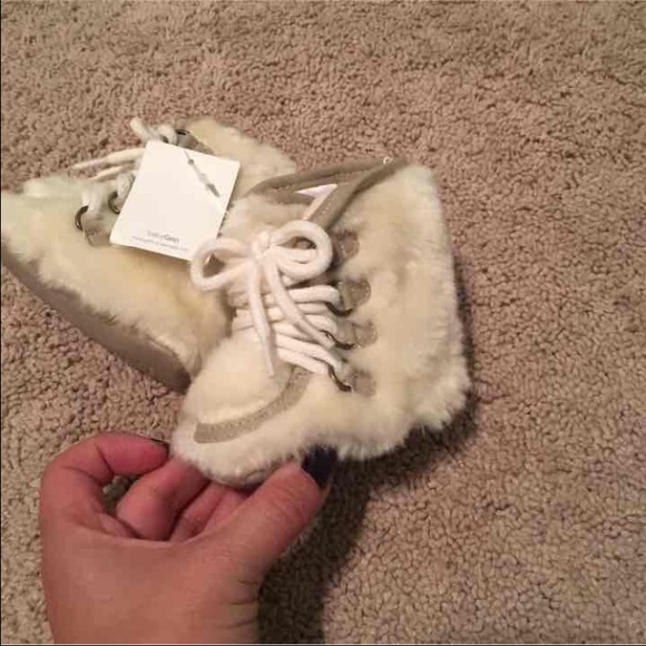 NWT Girls Baby Winter Boots size 3-6 mo