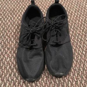 All black Womens nike Roshe