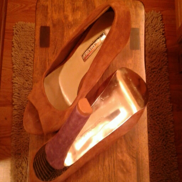 HALSTON WOMEN'S SUEDE SHOES NEW