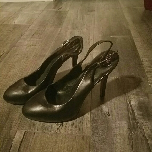 Leather slingback pumps