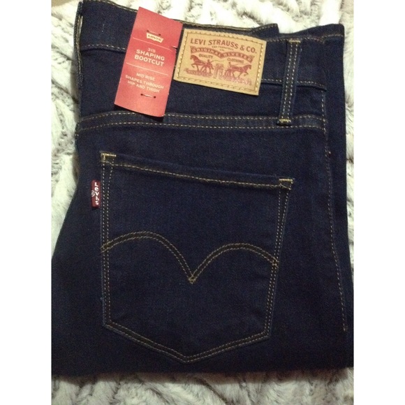 NEW Levis Jeans