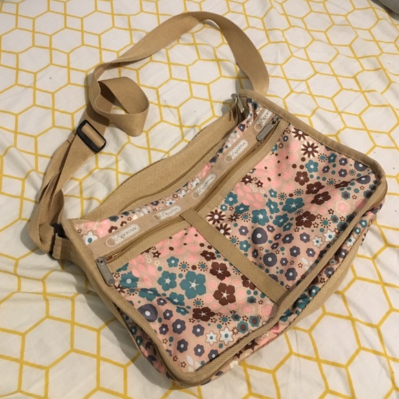 Lesportsac Messenger Bag meadow print