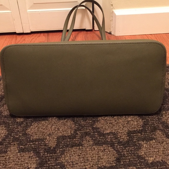 SOLD! REAL Michael Kors Jet Set Tote - Picture 4 of 4