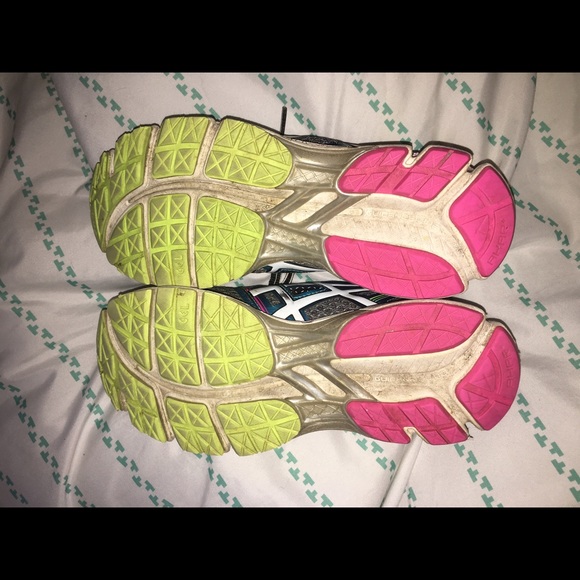 Asics running shoes. Size U.S. 8.5. - Picture 4 of 4