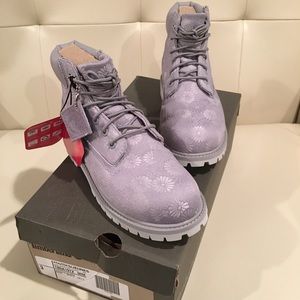 6IN grey floral classic boot