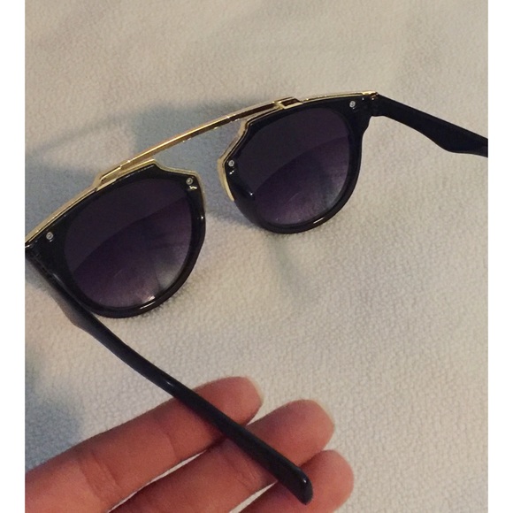 ❌SOLD❌ NEVER USED, stylish sunglasses - Picture 3 of 4