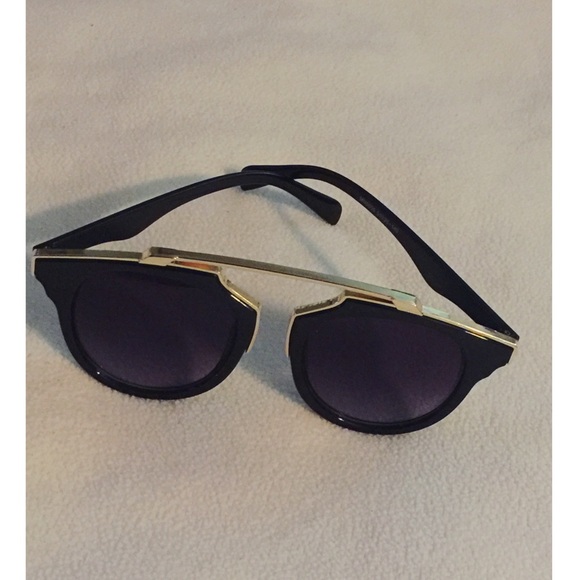 ❌SOLD❌ NEVER USED, stylish sunglasses - Picture 4 of 4