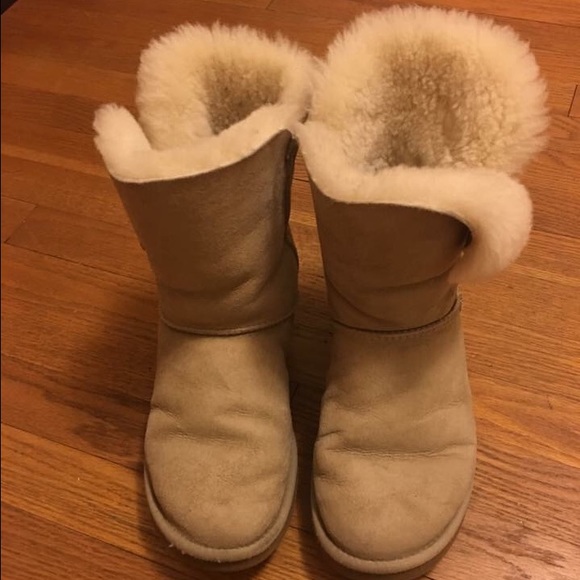 Women's Bailey Button UGG boots - Picture 2 of 4