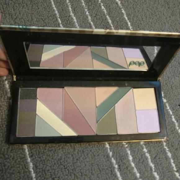 Nude Pop Beauty Eyeshadow Palette Smoked Gold - Picture 1 of 3