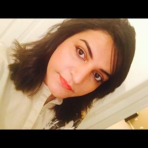 Meet your Posher, Samina