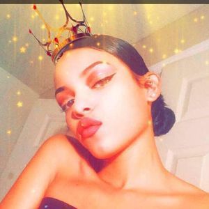 Meet your Posher, Crystal