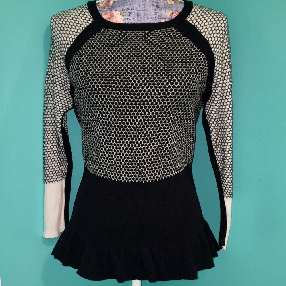💋Flattering Peplum-style Sweater - Size Large💋