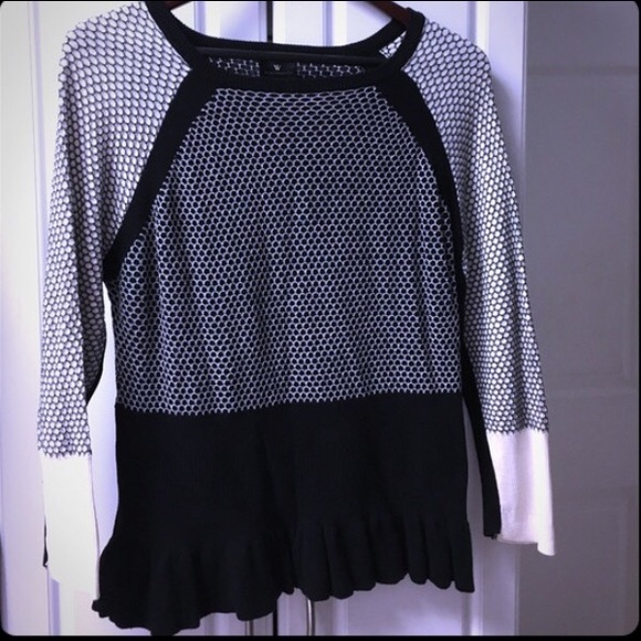 💋Flattering Peplum-style Sweater - Size Large💋 - Picture 2 of 5