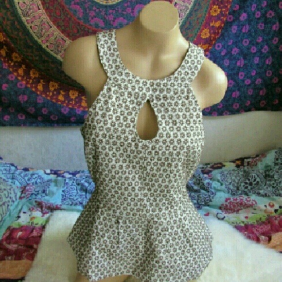 Keyhole halter