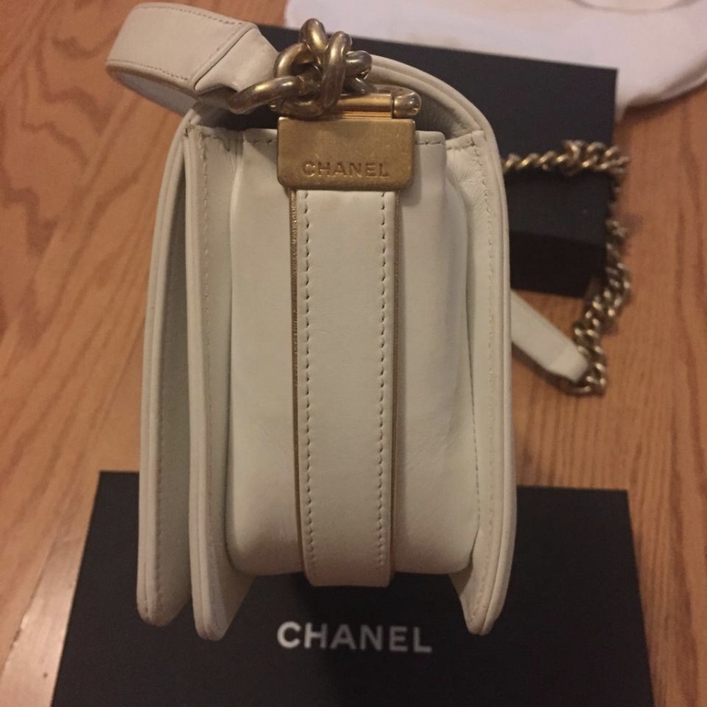 💢SOLD💢CHANEL Braided Sheepskin Medium Boy, White - Picture 3 of 8