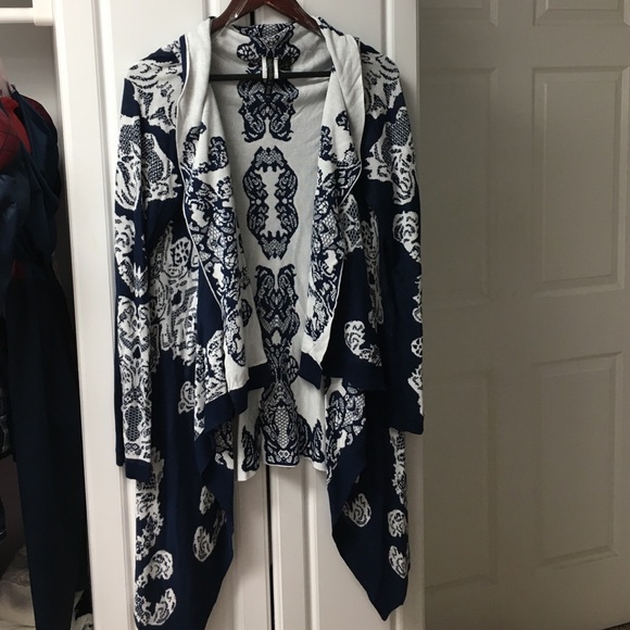 NWOT!  ❤️Soft & Flowy Navy Blue & White Cardigan❤️