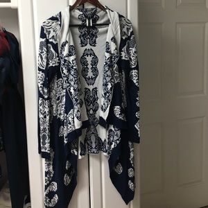 NWOT! ❤️Soft & Flowy Navy Blue & White Cardigan❤️