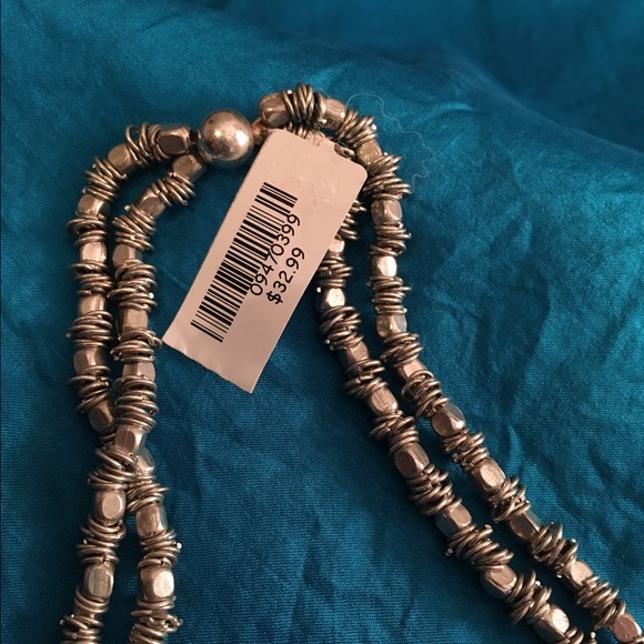 🎉🗣🎏 Silver tone 18 inch necklace - Picture 2 of 4