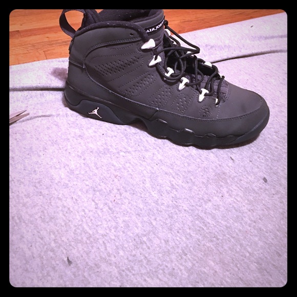 Jordan "Retro" 9 Black And White Low Top