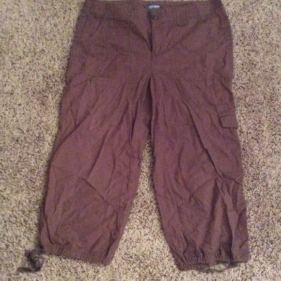 IZOD Brown Cargo Capris - Size 8