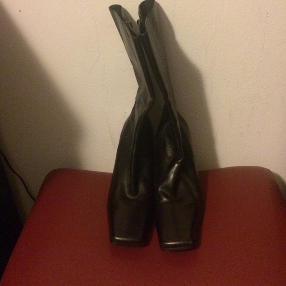 Black leather Charles David boots, mid-calf