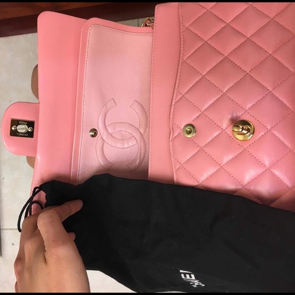Chanel lamskin medium size - 95% like new - Picture 2 of 4