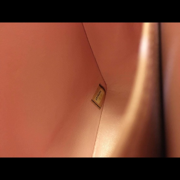 Chanel lamskin medium size - 95% like new - Picture 4 of 4