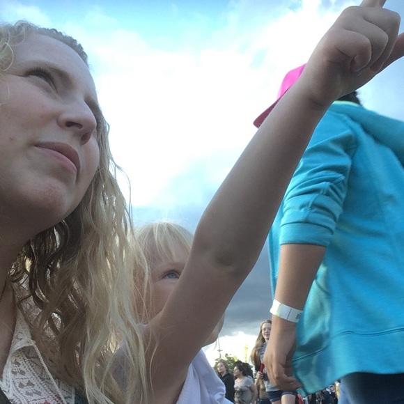 Meet your Posher, Heather - Picture 1 of 1