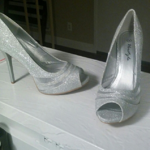 ✨ donating 4\14 ✨ - Picture 2 of 4